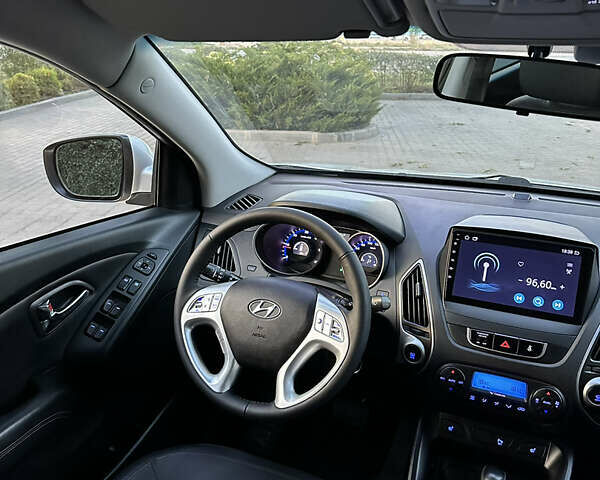 Сірий Хендай іх35, об'ємом двигуна 2 л та пробігом 190 тис. км за 12500 $, фото 18 на Automoto.ua