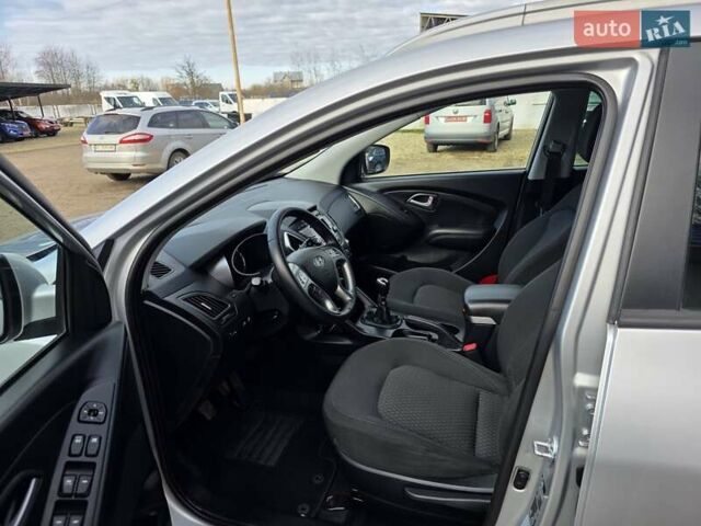 Серый Хендай их35, объемом двигателя 1.7 л и пробегом 186 тыс. км за 11700 $, фото 28 на Automoto.ua