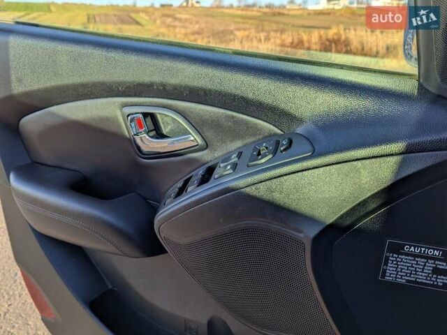 Сірий Хендай іх35, об'ємом двигуна 2 л та пробігом 175 тис. км за 10900 $, фото 38 на Automoto.ua