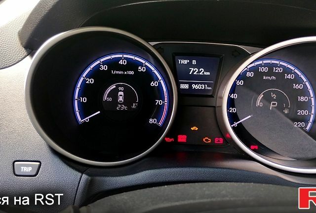 Сірий Хендай іх35, об'ємом двигуна 2 л та пробігом 97 тис. км за 12999 $, фото 4 на Automoto.ua