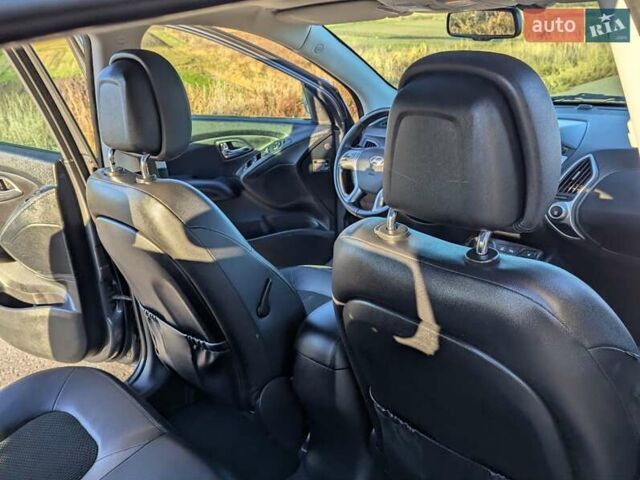 Сірий Хендай іх35, об'ємом двигуна 2 л та пробігом 175 тис. км за 10900 $, фото 45 на Automoto.ua