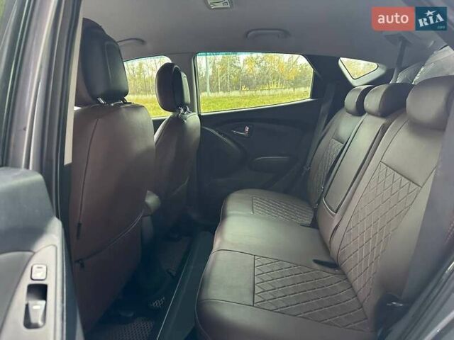 Сірий Хендай іх35, об'ємом двигуна 2 л та пробігом 176 тис. км за 11500 $, фото 15 на Automoto.ua