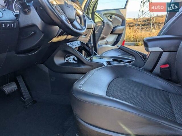 Сірий Хендай іх35, об'ємом двигуна 2 л та пробігом 175 тис. км за 10900 $, фото 40 на Automoto.ua