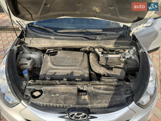 Сірий Хендай іх35, об'ємом двигуна 2 л та пробігом 212 тис. км за 11950 $, фото 31 на Automoto.ua