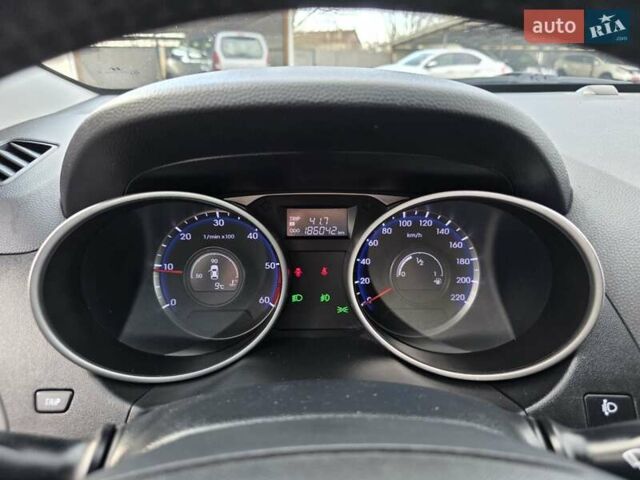 Серый Хендай их35, объемом двигателя 1.7 л и пробегом 186 тыс. км за 11700 $, фото 34 на Automoto.ua