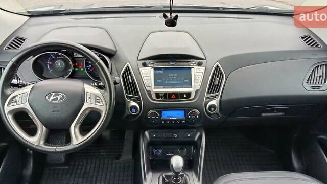 Серый Хендай их35, объемом двигателя 2 л и пробегом 198 тыс. км за 13200 $, фото 15 на Automoto.ua