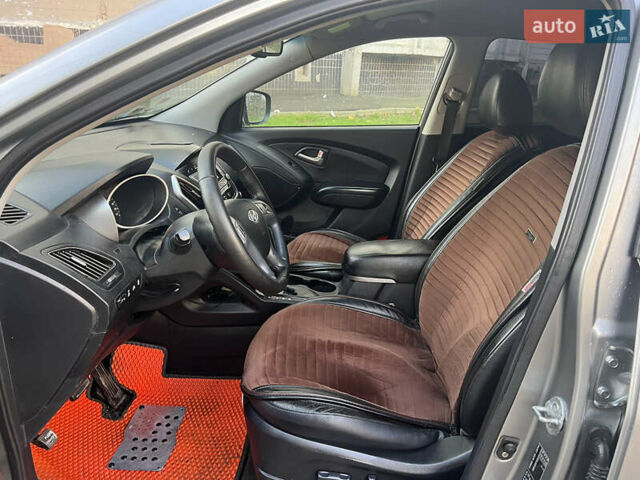 Серый Хендай их35, объемом двигателя 2 л и пробегом 156 тыс. км за 9800 $, фото 14 на Automoto.ua