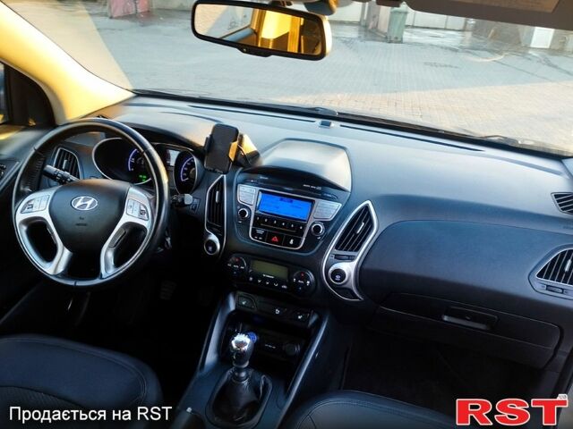 Сірий Хендай іх35, об'ємом двигуна 2 л та пробігом 230 тис. км за 11750 $, фото 10 на Automoto.ua