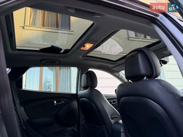 Серый Хендай их35, объемом двигателя 2 л и пробегом 175 тыс. км за 12300 $, фото 49 на Automoto.ua