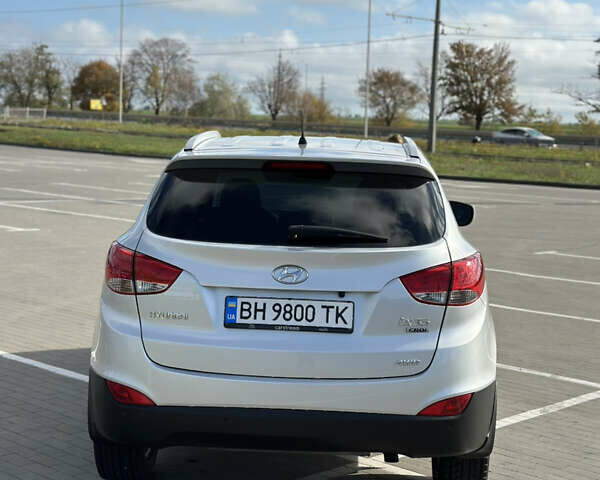 Сірий Хендай іх35, об'ємом двигуна 2 л та пробігом 190 тис. км за 12500 $, фото 5 на Automoto.ua