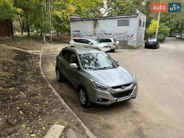 Сірий Хендай іх35, об'ємом двигуна 2 л та пробігом 156 тис. км за 11999 $, фото 2 на Automoto.ua