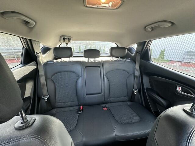 Серый Хендай их35, объемом двигателя 2 л и пробегом 253 тыс. км за 13800 $, фото 16 на Automoto.ua