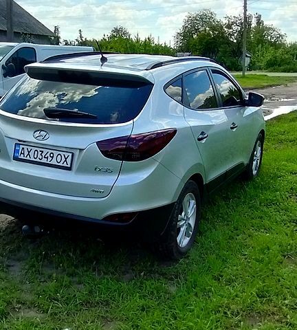 Сірий Хендай іх35, об'ємом двигуна 2 л та пробігом 97 тис. км за 12999 $, фото 2 на Automoto.ua