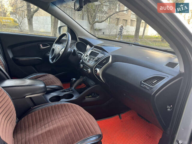 Серый Хендай их35, объемом двигателя 2 л и пробегом 156 тыс. км за 9800 $, фото 20 на Automoto.ua