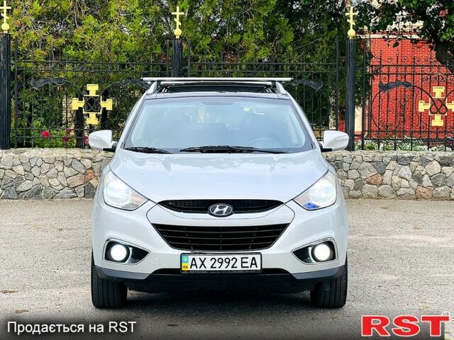 Серый Хендай их35, объемом двигателя 2.4 л и пробегом 155 тыс. км за 11999 $, фото 1 на Automoto.ua