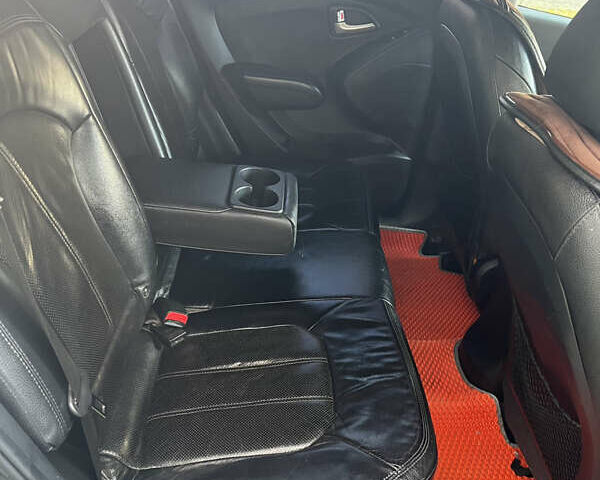 Серый Хендай их35, объемом двигателя 2 л и пробегом 156 тыс. км за 9999 $, фото 24 на Automoto.ua