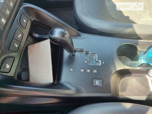 Серый Хендай их35, объемом двигателя 2.01 л и пробегом 227 тыс. км за 14500 $, фото 6 на Automoto.ua