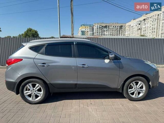 Сірий Хендай іх35, об'ємом двигуна 2 л та пробігом 175 тис. км за 12500 $, фото 2 на Automoto.ua