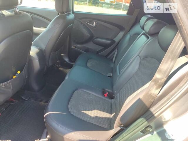 Серый Хендай их35, объемом двигателя 2.01 л и пробегом 227 тыс. км за 14500 $, фото 7 на Automoto.ua