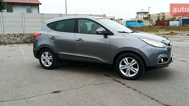 Серый Хендай их35, объемом двигателя 2 л и пробегом 198 тыс. км за 13200 $, фото 1 на Automoto.ua