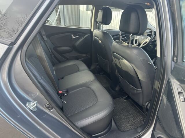 Серый Хендай их35, объемом двигателя 2 л и пробегом 253 тыс. км за 13800 $, фото 12 на Automoto.ua