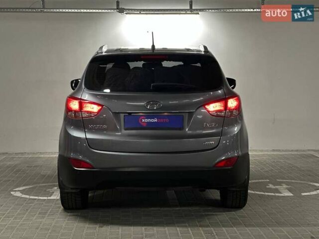 Сірий Хендай іх35, об'ємом двигуна 2 л та пробігом 176 тис. км за 11500 $, фото 4 на Automoto.ua