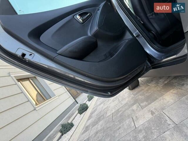 Серый Хендай их35, объемом двигателя 2 л и пробегом 175 тыс. км за 12300 $, фото 27 на Automoto.ua