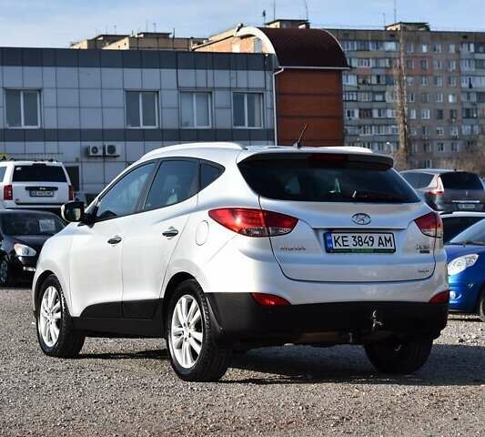 Серый Хендай их35, объемом двигателя 2 л и пробегом 201 тыс. км за 12900 $, фото 4 на Automoto.ua