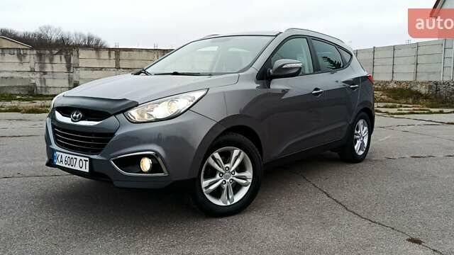 Серый Хендай их35, объемом двигателя 2 л и пробегом 198 тыс. км за 13200 $, фото 10 на Automoto.ua