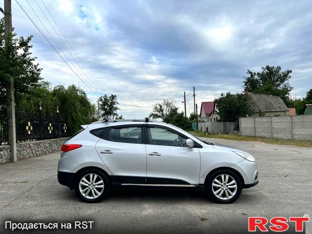 Серый Хендай их35, объемом двигателя 2.4 л и пробегом 155 тыс. км за 11999 $, фото 6 на Automoto.ua