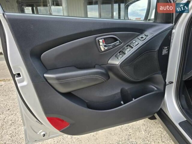 Сірий Хендай іх35, об'ємом двигуна 1.69 л та пробігом 308 тис. км за 11999 $, фото 10 на Automoto.ua