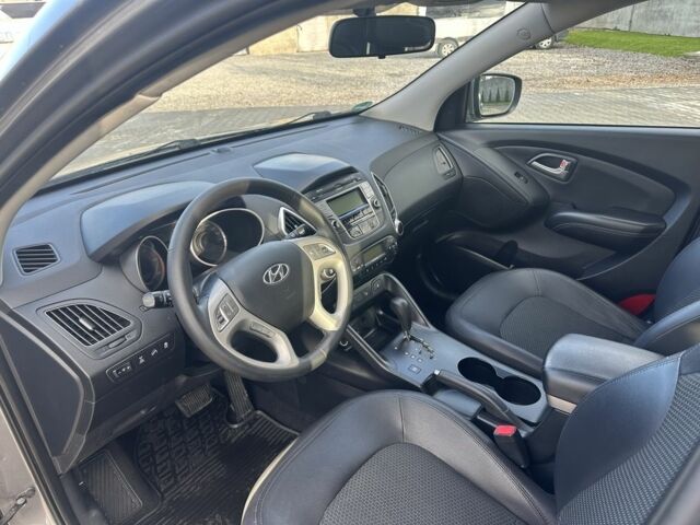 Серый Хендай их35, объемом двигателя 2 л и пробегом 253 тыс. км за 13800 $, фото 9 на Automoto.ua