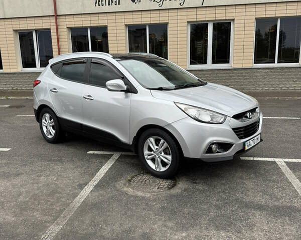 Серый Хендай их35, объемом двигателя 2 л и пробегом 202 тыс. км за 11550 $, фото 1 на Automoto.ua