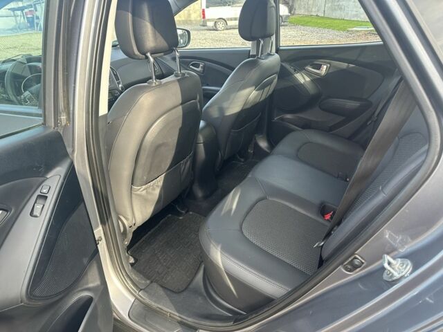 Серый Хендай их35, объемом двигателя 2 л и пробегом 253 тыс. км за 13800 $, фото 11 на Automoto.ua