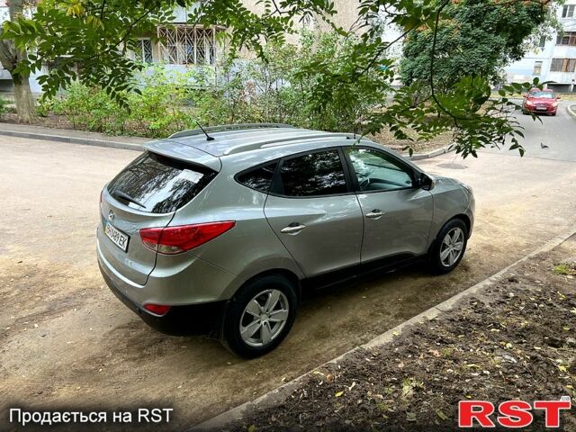 Серый Хендай их35, объемом двигателя 2 л и пробегом 156 тыс. км за 11999 $, фото 4 на Automoto.ua