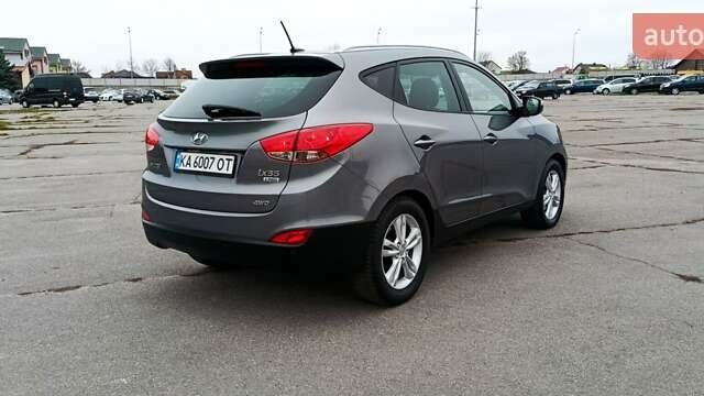 Серый Хендай их35, объемом двигателя 2 л и пробегом 198 тыс. км за 13200 $, фото 5 на Automoto.ua