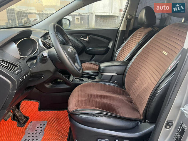 Серый Хендай их35, объемом двигателя 2 л и пробегом 156 тыс. км за 9800 $, фото 13 на Automoto.ua