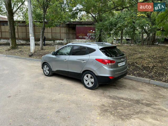 Сірий Хендай іх35, об'ємом двигуна 2 л та пробігом 156 тис. км за 11999 $, фото 5 на Automoto.ua