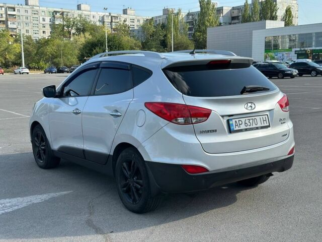 Серый Хендай их35, объемом двигателя 2 л и пробегом 192 тыс. км за 11499 $, фото 3 на Automoto.ua