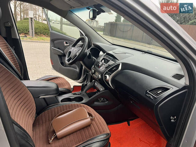 Сірий Хендай іх35, об'ємом двигуна 2 л та пробігом 156 тис. км за 9500 $, фото 5 на Automoto.ua