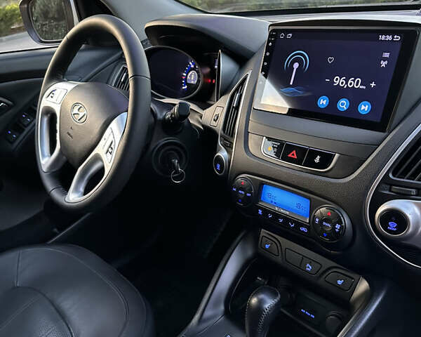 Сірий Хендай іх35, об'ємом двигуна 2 л та пробігом 190 тис. км за 12500 $, фото 19 на Automoto.ua