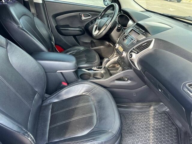 Серый Хендай их35, объемом двигателя 2 л и пробегом 192 тыс. км за 11499 $, фото 5 на Automoto.ua