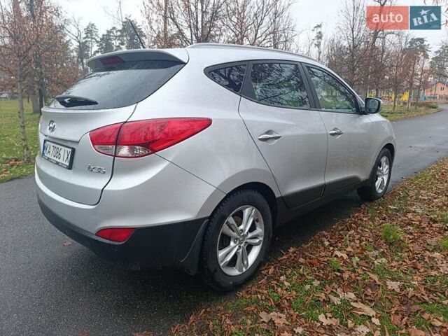 Сірий Хендай іх35, об'ємом двигуна 2 л та пробігом 240 тис. км за 11900 $, фото 12 на Automoto.ua
