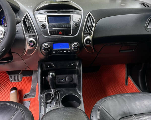 Сірий Хендай іх35, об'ємом двигуна 2 л та пробігом 156 тис. км за 11999 $, фото 12 на Automoto.ua