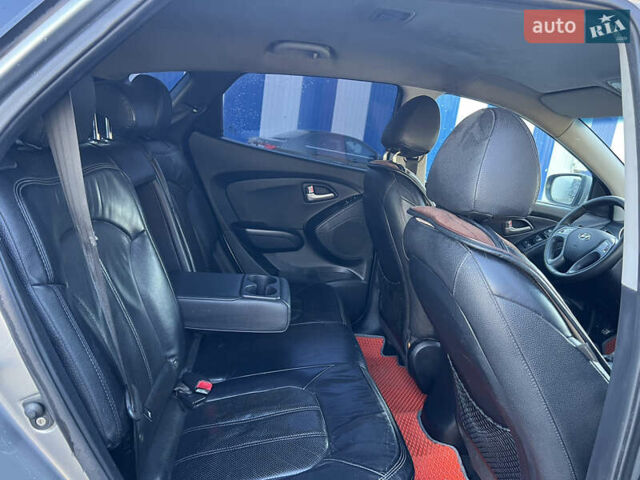 Сірий Хендай іх35, об'ємом двигуна 2 л та пробігом 156 тис. км за 11999 $, фото 13 на Automoto.ua