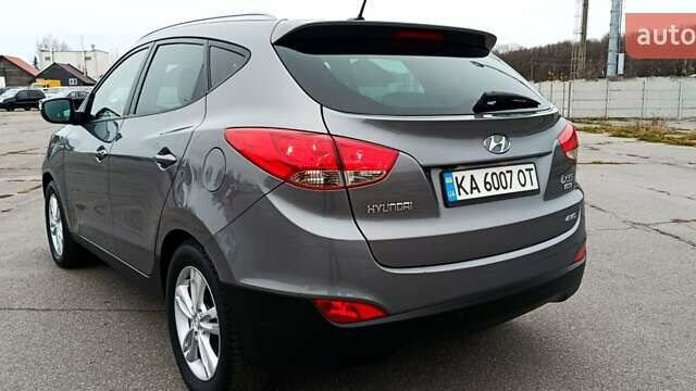 Серый Хендай их35, объемом двигателя 2 л и пробегом 198 тыс. км за 13200 $, фото 3 на Automoto.ua
