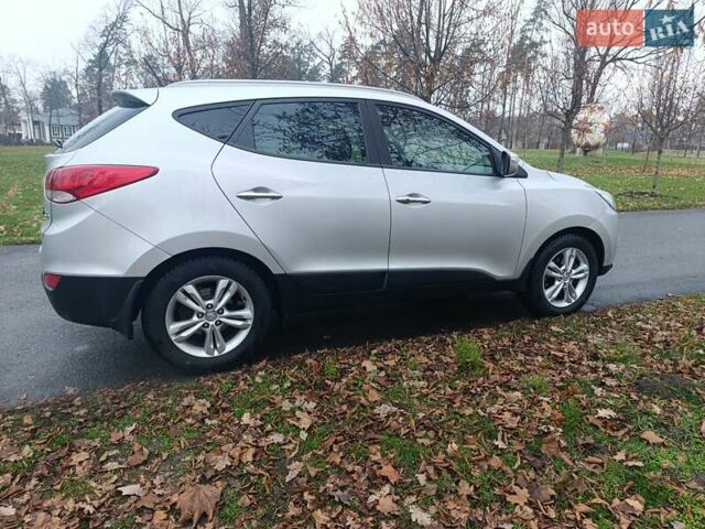 Сірий Хендай іх35, об'ємом двигуна 2 л та пробігом 240 тис. км за 11900 $, фото 13 на Automoto.ua