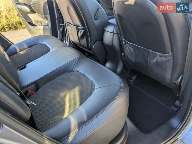 Сірий Хендай іх35, об'ємом двигуна 2 л та пробігом 175 тис. км за 10900 $, фото 47 на Automoto.ua