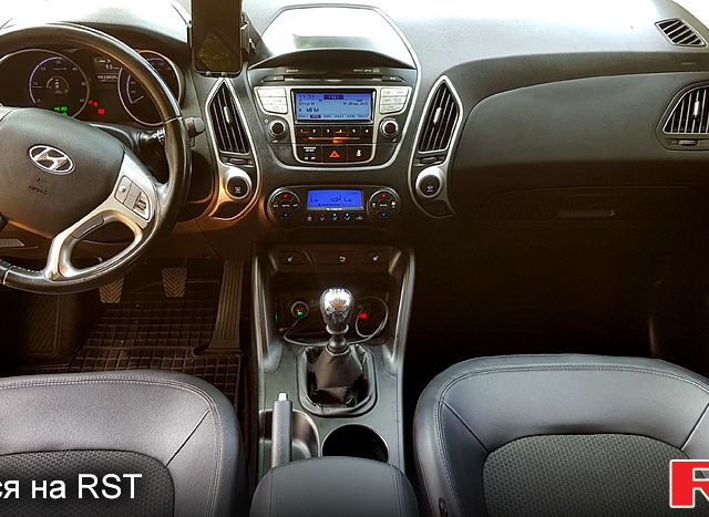 Сірий Хендай іх35, об'ємом двигуна 2 л та пробігом 235 тис. км за 11100 $, фото 8 на Automoto.ua