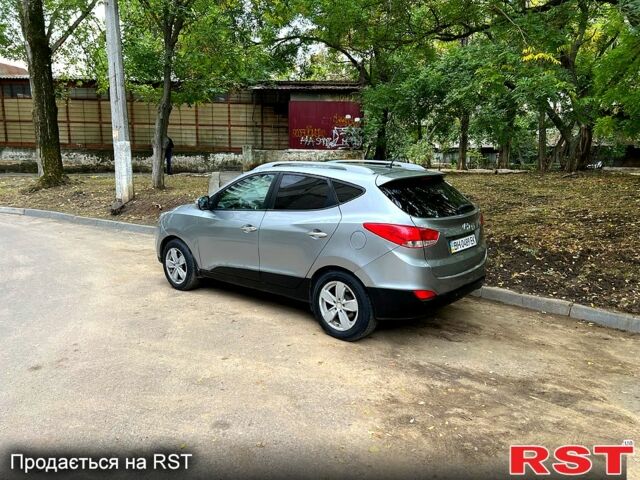 Серый Хендай их35, объемом двигателя 2 л и пробегом 156 тыс. км за 11999 $, фото 1 на Automoto.ua